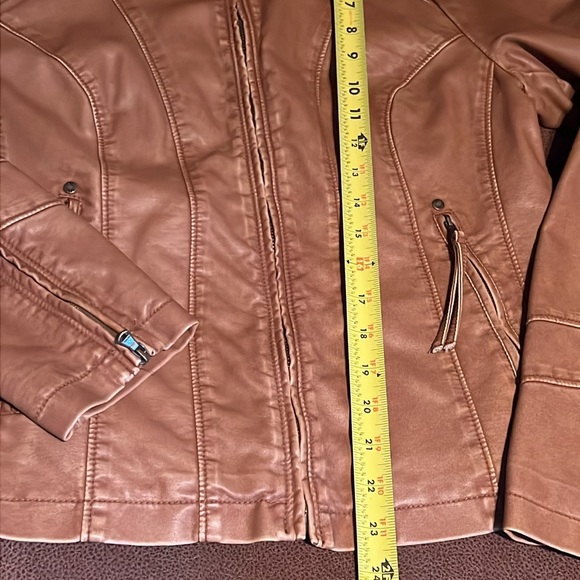 Big Chill Vintage Leather Moto Jacket - Picture 12 of 16